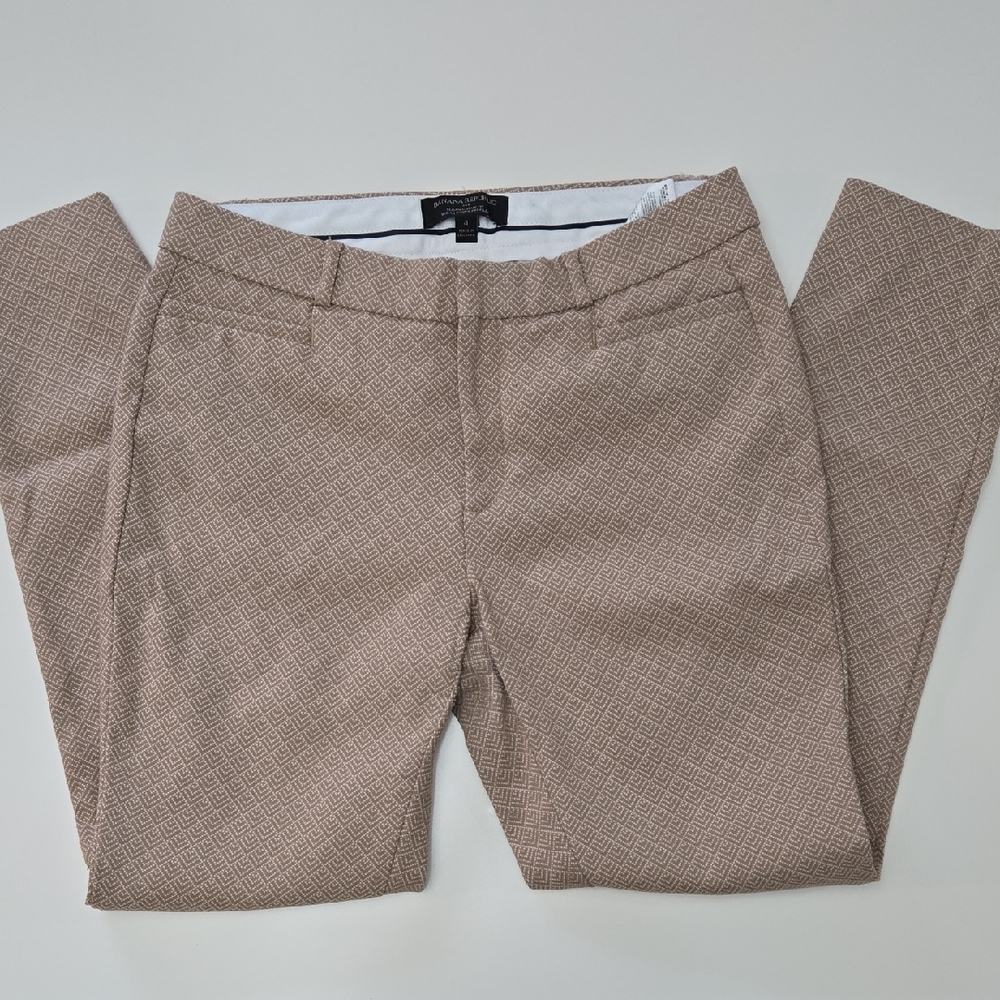 Size 4 Sloan Curvy Fit Banana Republic Woman's Beige Geometric Ankle Trousers